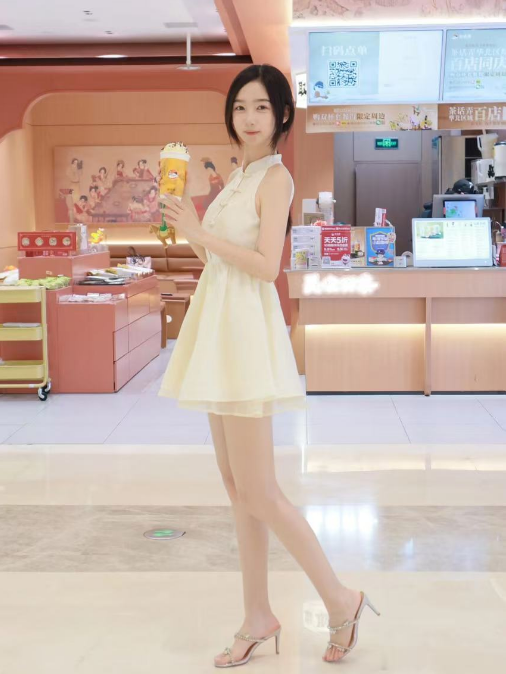 表姐的身材确实好啊，不知道便宜了哪个小伙子哈哈哈哈