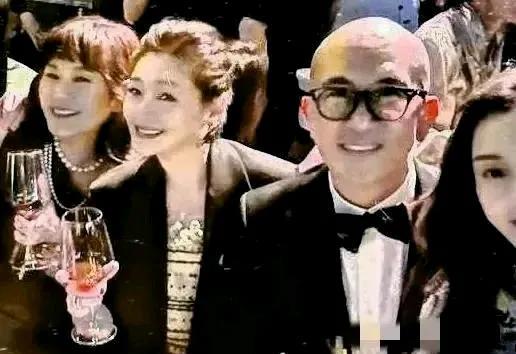 大S惊喜现身王伟忠女儿归宁宴，老公具俊晔陪伴左右！不得不说，还是王伟忠的面子大，
