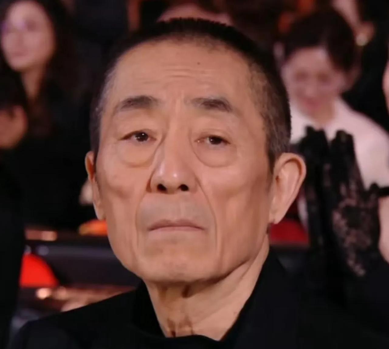 张艺谋： 啥时候结束啊，好想回家
马丽：还要笑多久，脸都僵了，能不能暂停一下！