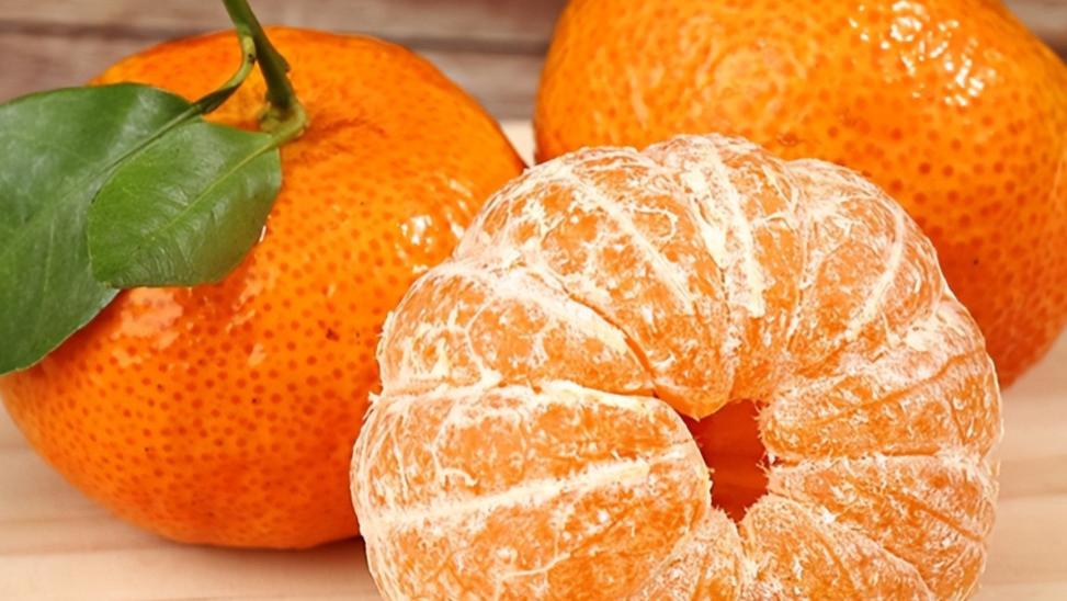 橘子是高血脂的“催化剂”？医生：想要降血脂，这3种食物一口别碰，再馋也要忍住