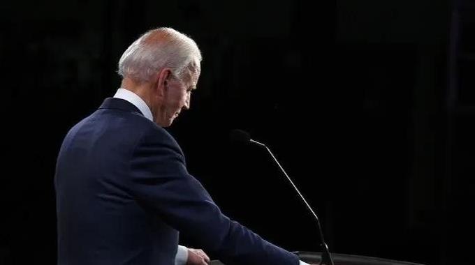 美国总统拜登下周即将离任，美媒通过多名消息人士描述了当前白宫内部的状况。一位最近