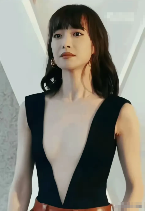 哇靠！难道现在都流行不穿文胸了吗？不穿文胸真的好看吗？

不得不承认，宋茜确实很