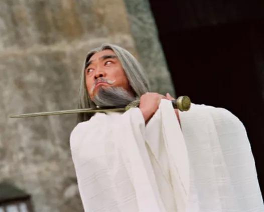 伍子胥的一生，可谓充满了复杂的忠诚与背叛，以及智勇与权谋的较量。
从小伍子胥的家