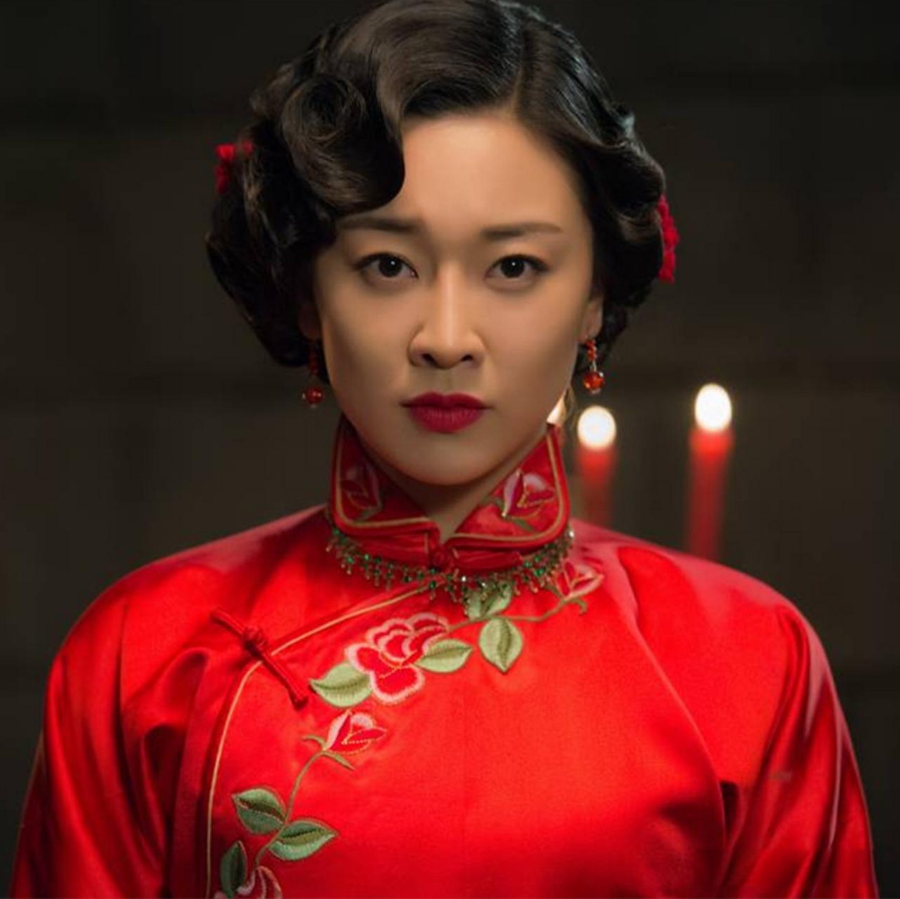 1943年，是个混乱不堪的年代，日寇的铁蹄肆意践踏在神州大地上。当年的16岁少女