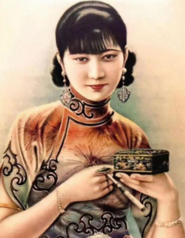 1974年，一个26岁的男人，对62岁的丧偶女人“一见钟情”，男人得知她独居后，