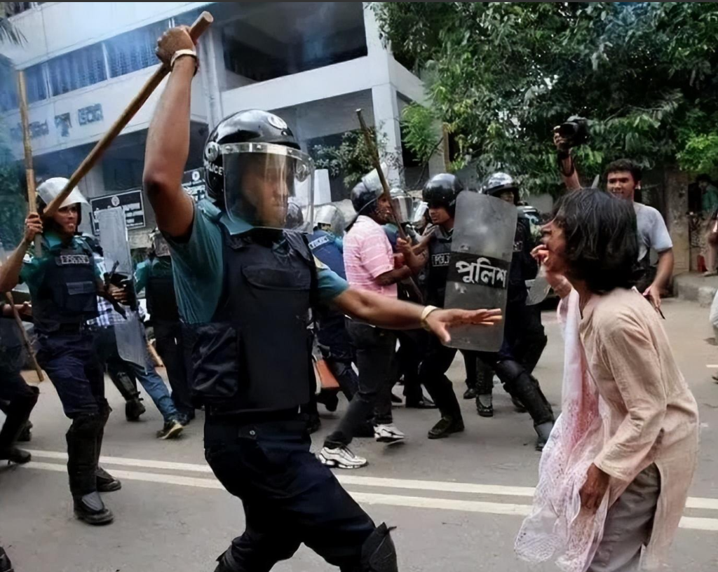 孟加拉发生大暴乱，原因说出来你可能不信：政府出台了个政策，要拿三分之一的公务员岗