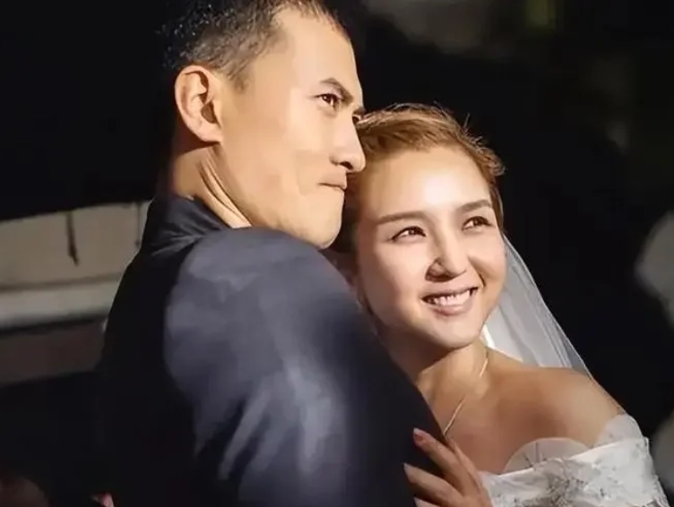 下嫁赫子铭，何洁离婚为啥闹得那么僵？