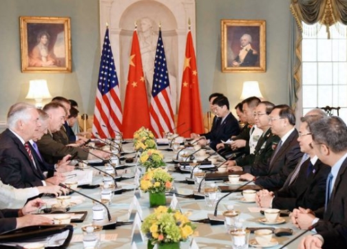 短短十天时间里，要赶往欧洲，北美洲和非洲出席各类国际会议。

2月12-17日访
