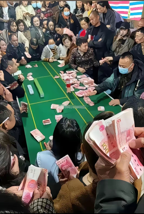 某地农村，回乡过年的人！！！赌博害人害己！辛苦一年，回家一晚输完了，正月初三灰溜