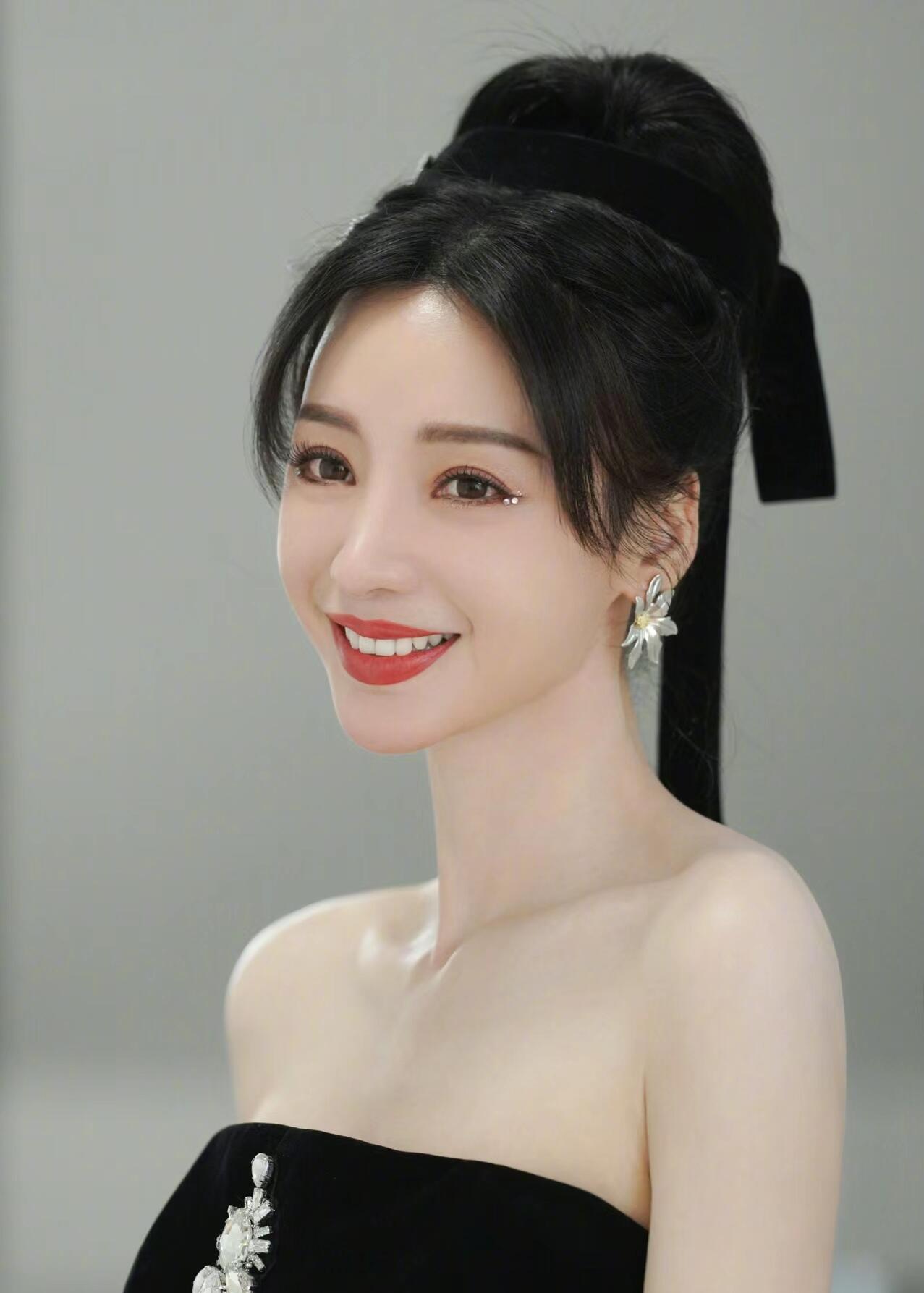 柳岩确诊肿瘤，术后复发，光鲜背后藏无奈