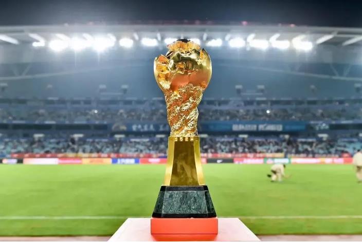 本周中超奖杯会带到哪里？现场会不会颁奖？还有关军服会不会做两套？因为上海双雄都有