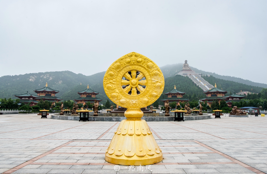 实拍世界最大的锡青铜坐佛，重量达到380吨