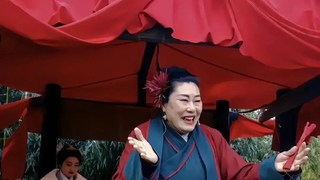 开封王婆真实身份曝光！就连相声天花板郭德纲都得叫声“师婶”！