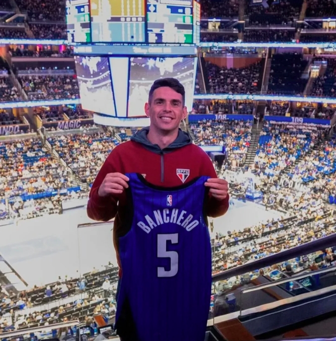 奥斯卡去奥兰多观看NBA比赛
