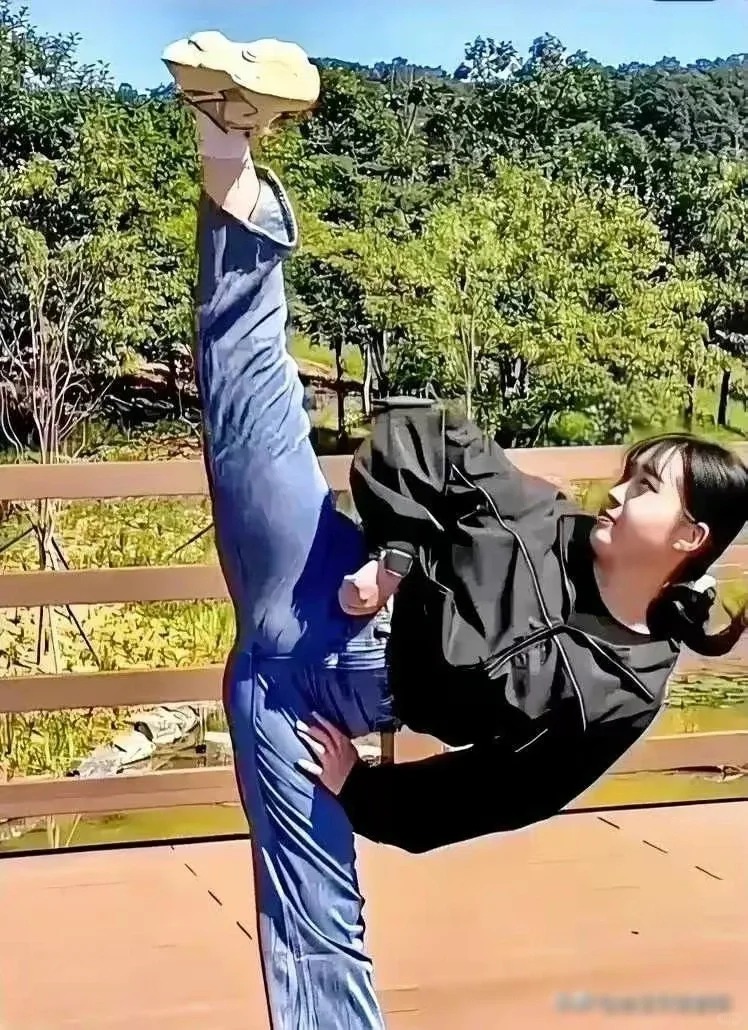 中国功夫
#中国功夫 #国粹 功夫加身，让你望尘莫及，只问你怕不怕