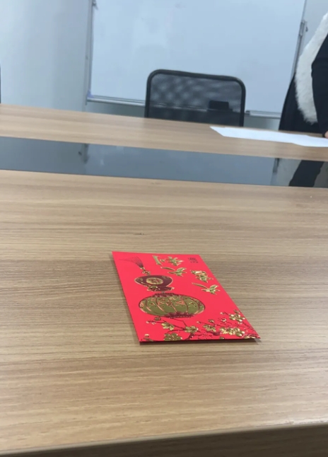今天上班第一天公司宣布原地解散！
年前的通知本来初十开工的，
当天被通知休息2天