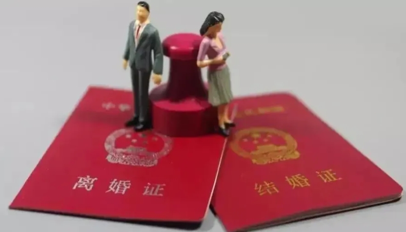 江苏徐州，男子与外籍妻子因感情破裂协议离婚，双方还领取了离婚证。可谁知，离婚两年