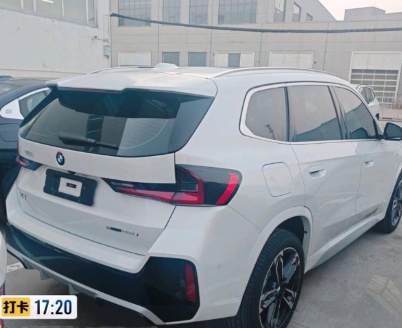 鉴定项目：对一辆宝马X1新车外观是否受损进行鉴定。
鉴定背景：北京一位大哥在20