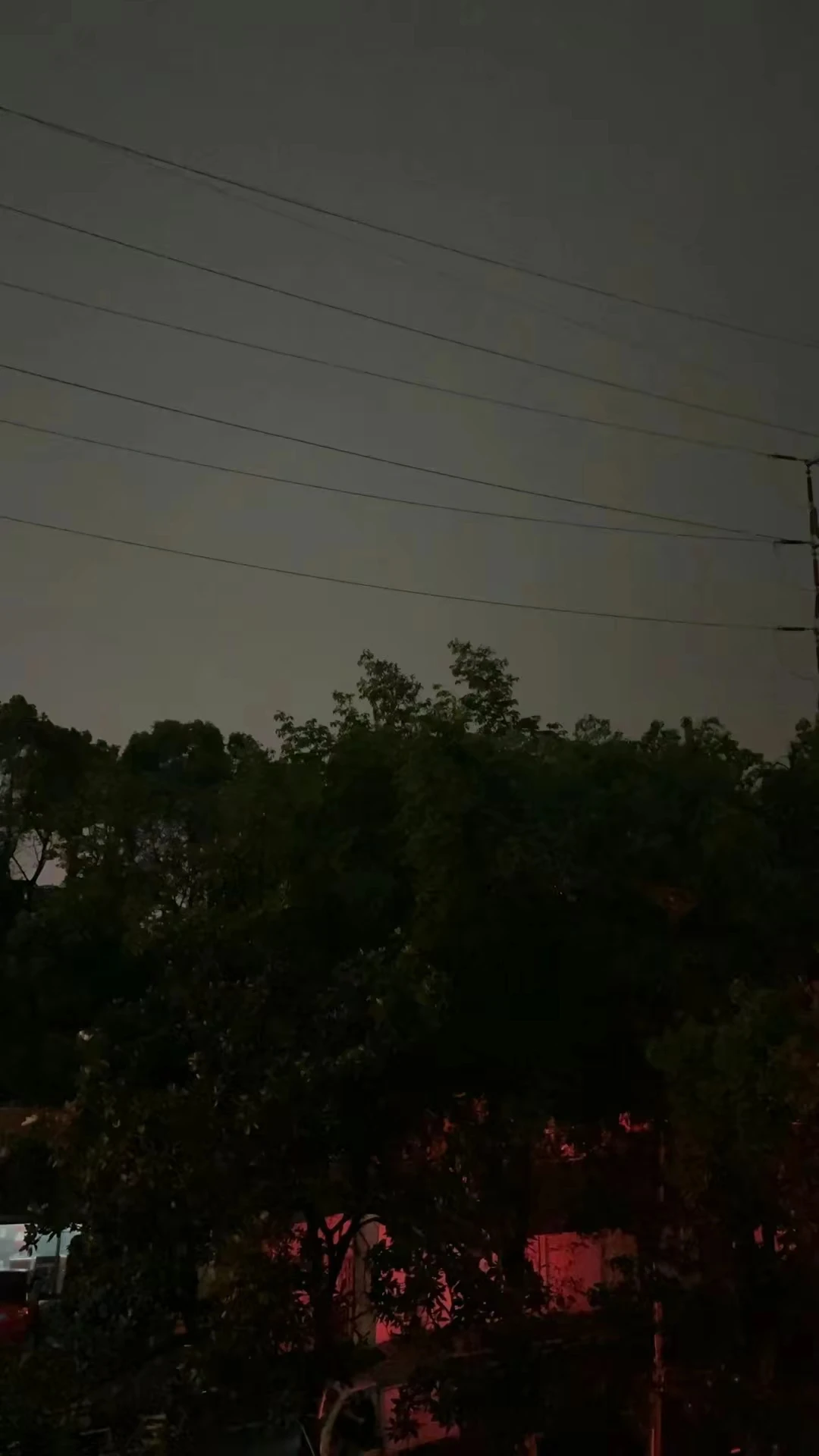 这是2024年4月29日中午12点40左右的长沙，太恐怖了！！！突然爆发的强对流