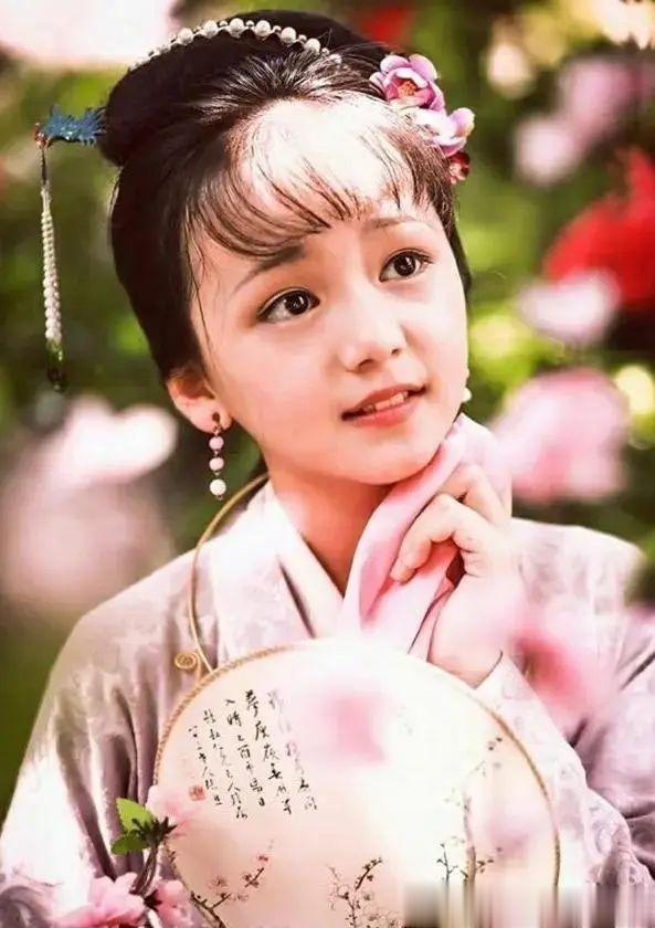 《人民警察》陆毅女儿选角失败,16岁老气横秋,没想到演过薛宝钗(陆毅穿搭)-第7张图片-九妖电影 《人民警察》陆毅女儿选角失败,16岁老气横秋,没想到演过薛宝钗(陆毅穿搭)-第7张图片-九妖电影