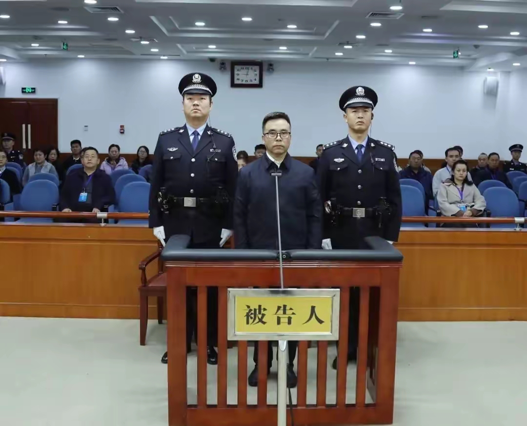 难以置信！中国银行原董事长刘连舸受贿、违规放贷被判死缓，罚款15万，靠金融吃金融