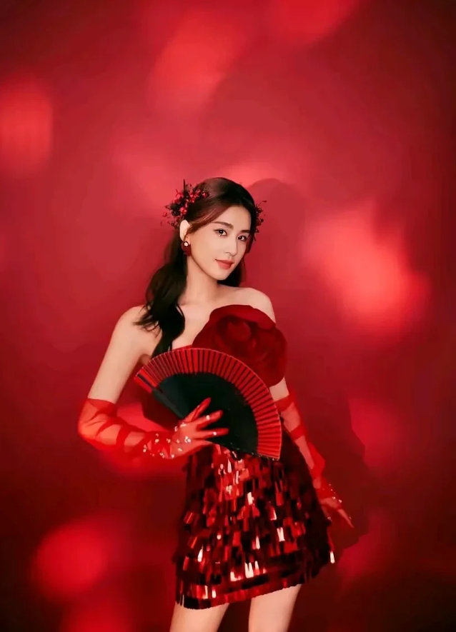 黄圣依这是准备逆袭了吗？
这造型美爆了。
杨子还在作妖求婚求复合，黄圣依已经在搞