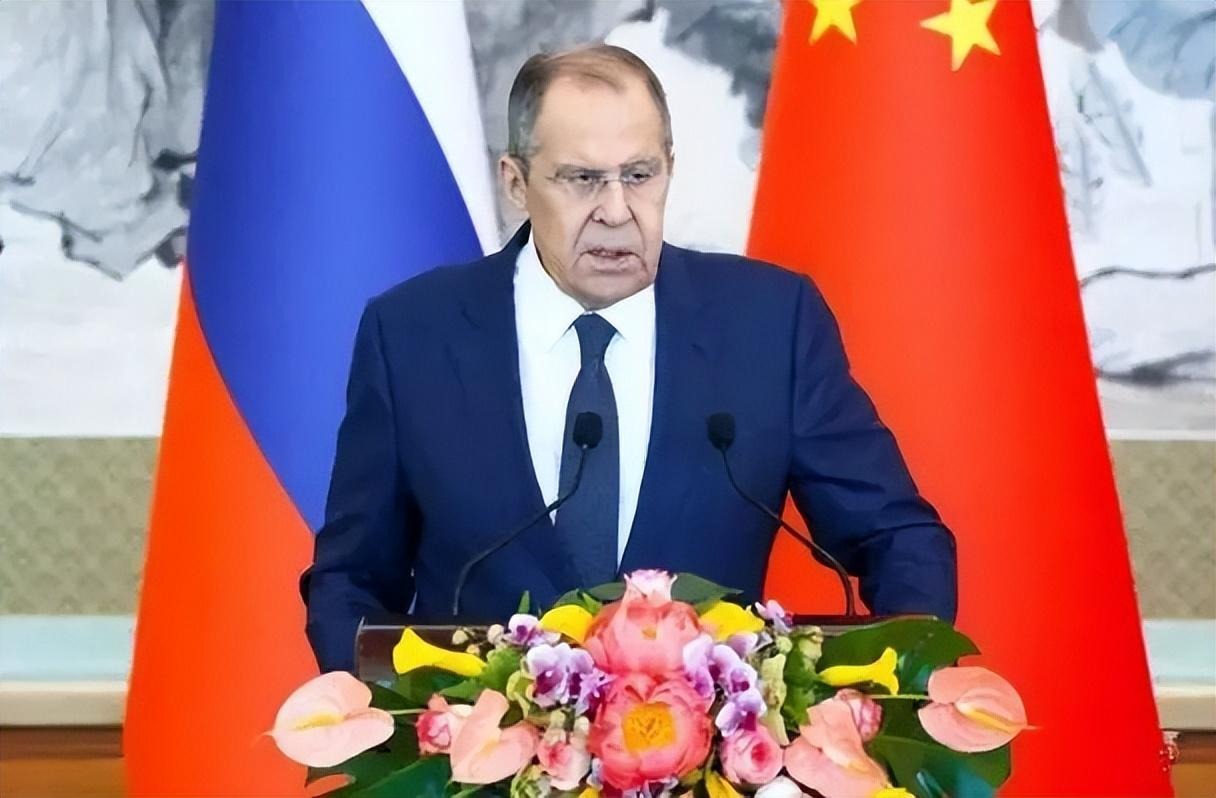 美国还想充当“教师爷”？中俄合作脚步难以阻挡，美国面临“2输”！美国一般在访华之