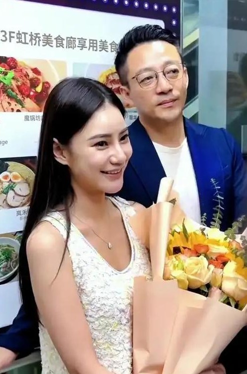 哈喽，姐妹们，今天咱就来聊聊为啥汪小菲选了马筱梅，没选张颖颖！是不是觉得娱乐圈的
