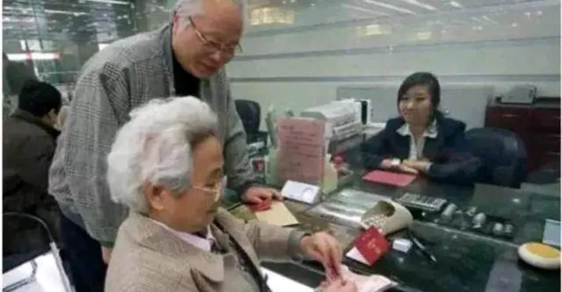 钱存银行不消费怎么办
       据央行11月11日发布数据，2024年前10