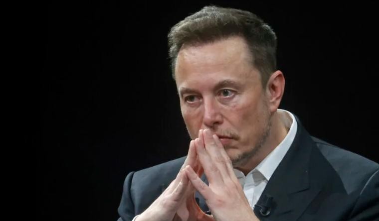 马斯克为什么不开发更近的月亮，而是要去更远的火星？

马斯克说要免费送人类上火星