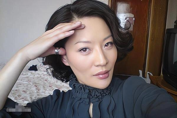 吴乙彤是一位才华横溢的内地女演员