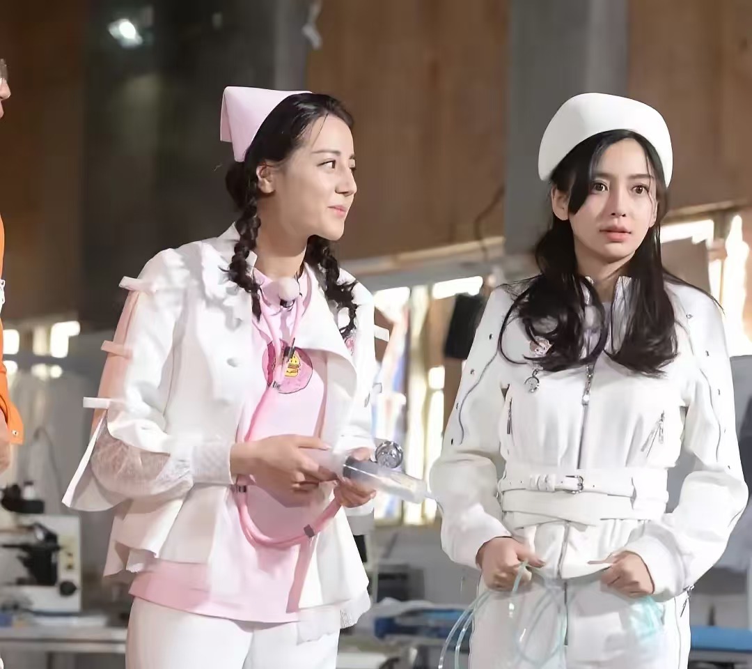 只有我一直没能get到迪丽热巴的颜值吗？