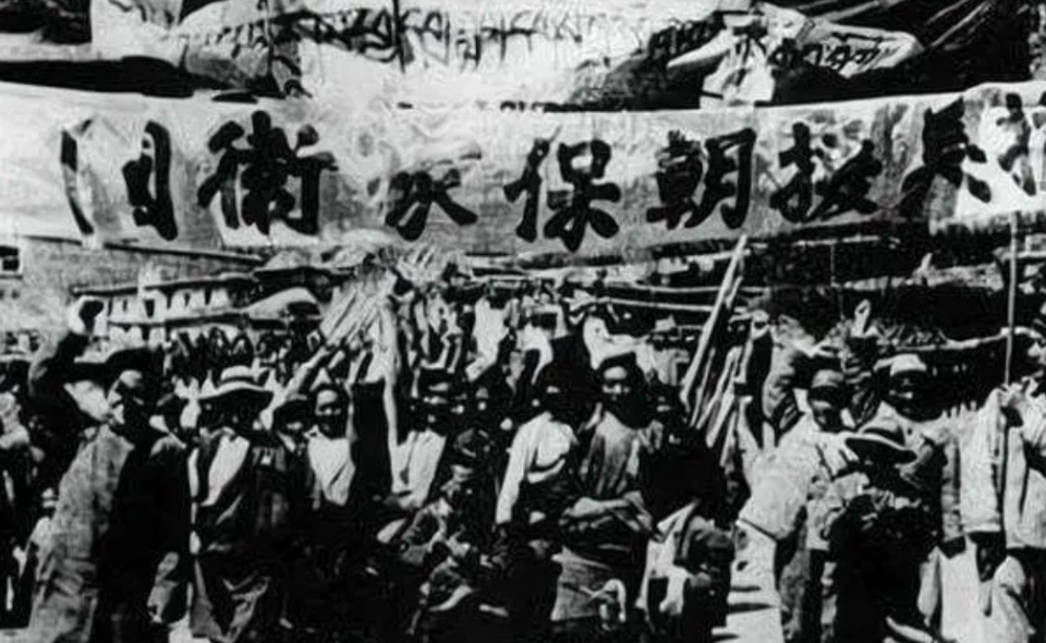 朝鲜半岛烽火连天，1950年代，中国志愿军毅然赴战，面对美军强敌，书写了一段以弱