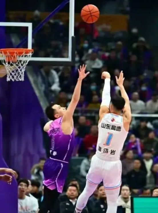 一个教练对球员影响有多大？看看高诗岩就知道了。
上个赛季还因表现不佳被下放到下级