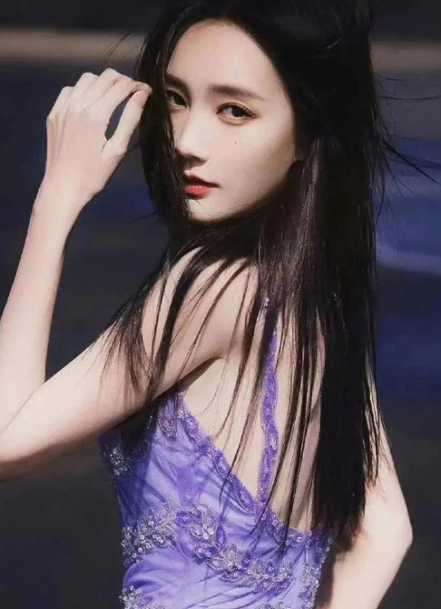 李一桐很柔美，身材婀娜，安欣不喜欢吗