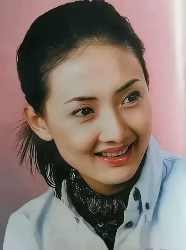 牛莉也离婚了，这有钱人现在都玩离婚了吗，赵薇离婚，黄圣依离婚，有钱有底气十足，有