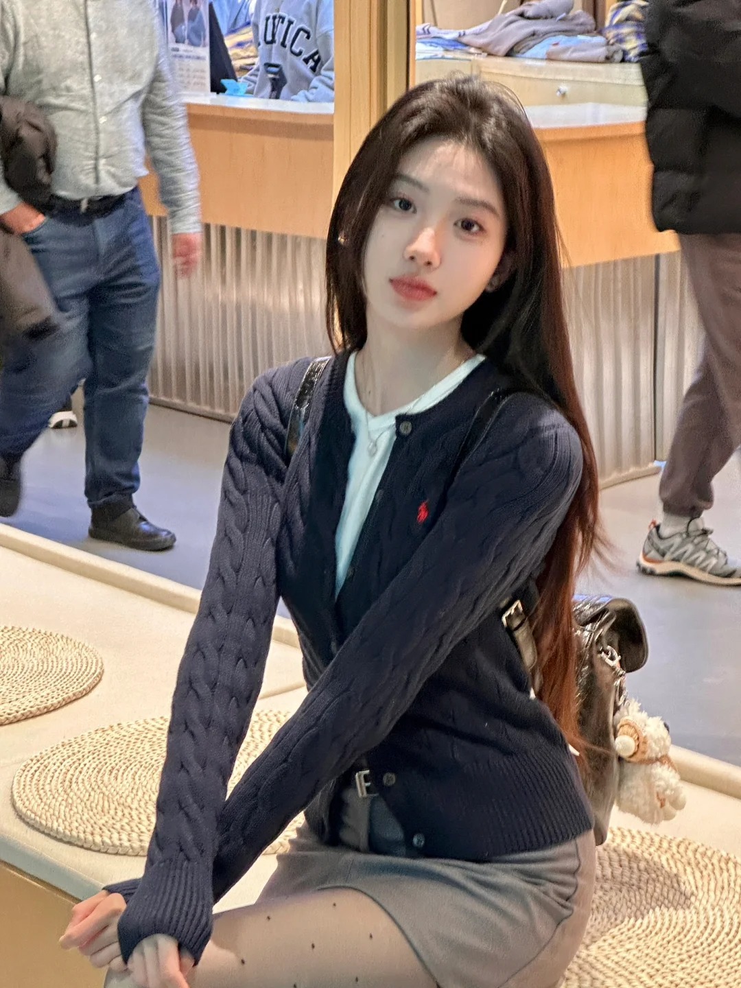 朋友说 别动你现在好美
最近很喜欢套袜穿搭
直发工具在最后～