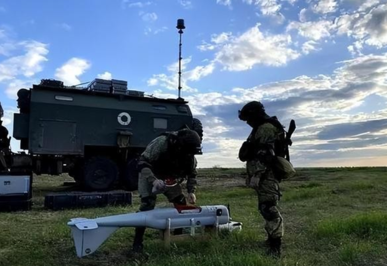 泽连斯基去美国后变得强硬，乌威胁全天候24小时袭击俄空军基地，不让俄一架战机起飞