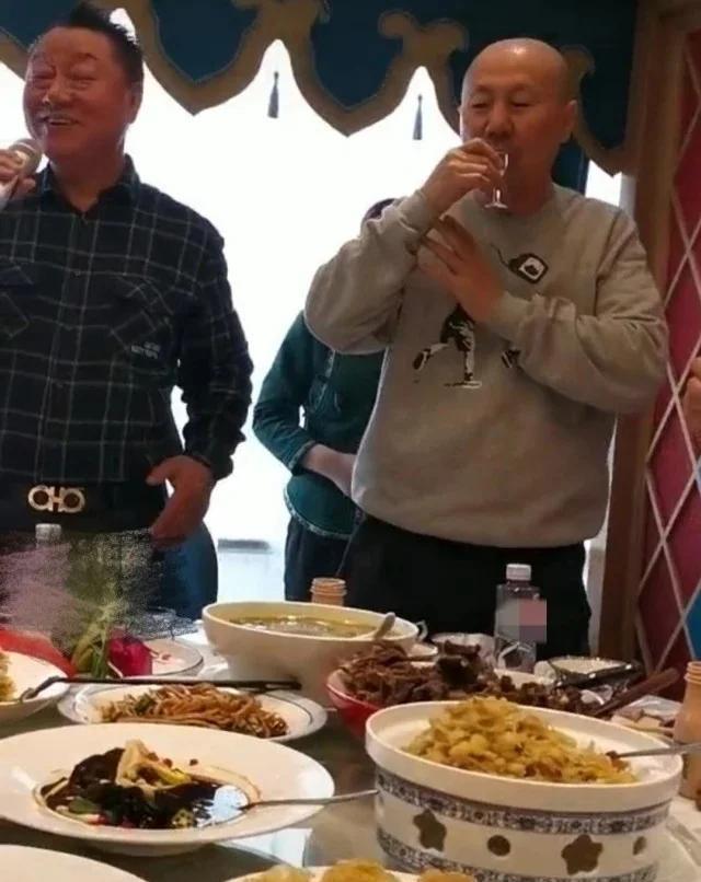 20岁的黄渤忍了，20岁的沈腾也忍了，看了20岁的腾格尔我真忍不了（二十岁的沈腾是哪里人）-第25张图片-九妖电影