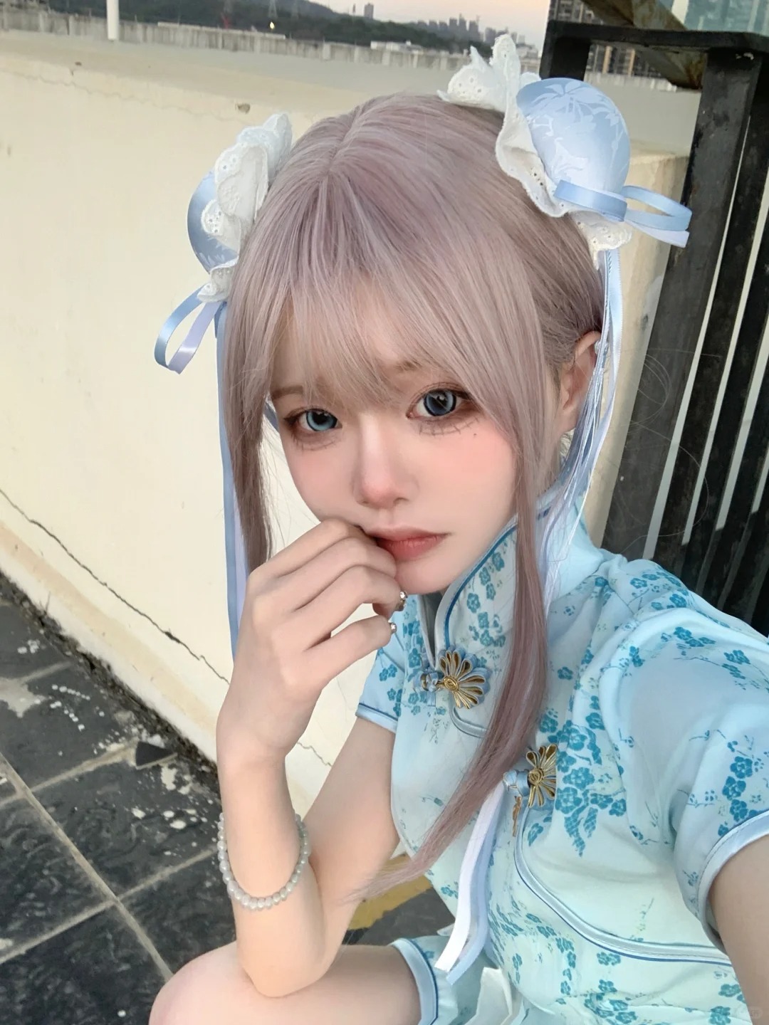 千万不要把中华娘的照片发在朋友圈！！
发在这里 给我看
爱看美女