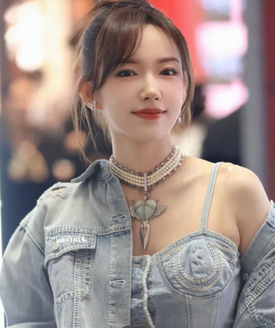 程潇生图路透，牛仔酷辣穿搭