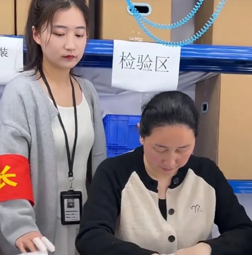 合同马上就要到期了，昨天领导让我去一趟办公室，：要降工资，从8000降到6000