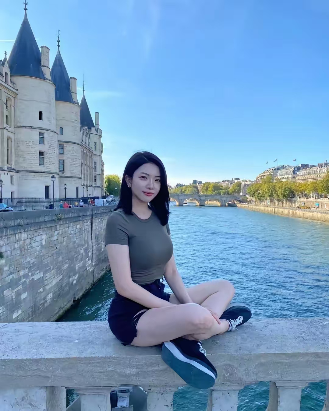 过年在家天天被催婚，还不如去国外旅旅游呢