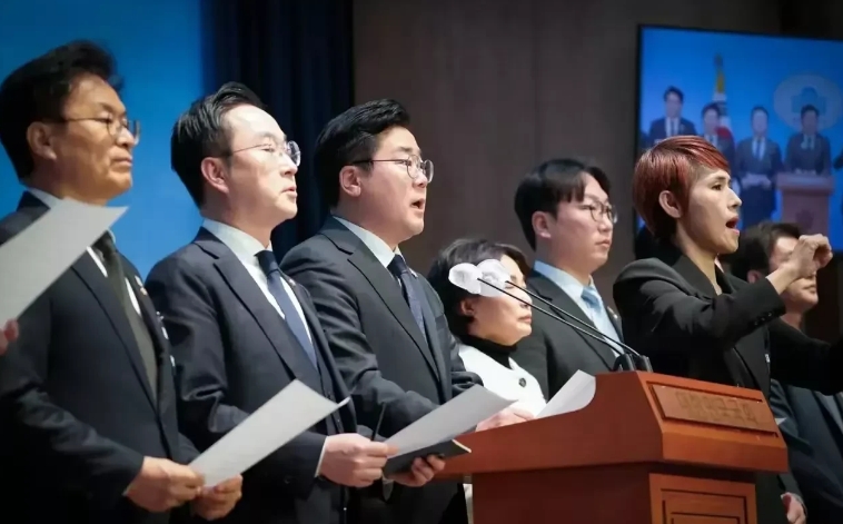 万万没想到，逮捕总统尹锡悦已变得一地鸡毛！