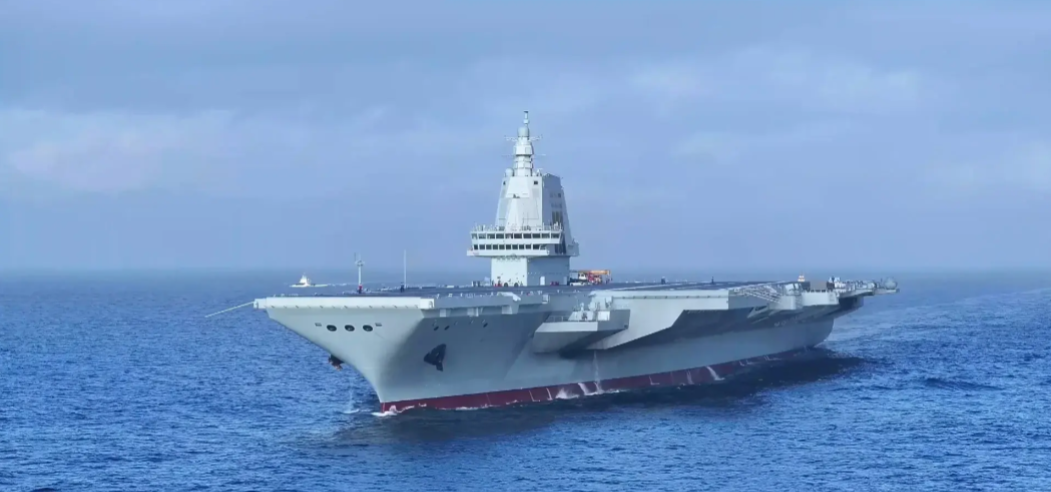 外媒都炸锅了，福建舰的编队进度快得吓人，他们用“丧心病狂”来形容。

想想山东舰