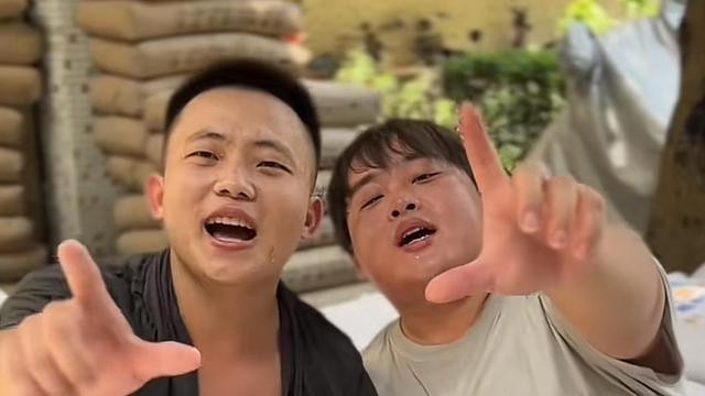 曝网红楼梯战神阿兴遭背刺！百万账号被夺走，临近过年开除摄影师