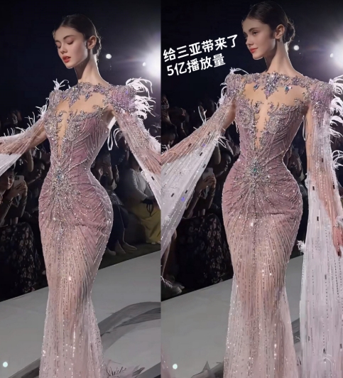 咱就说 18 岁的俄罗斯模特 Domi 那真是逆天了！在三亚婚纱周上，身着粉色半