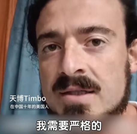 在当前全球化进程加速的时代，各国文化之间的碰撞和交融越发频繁。然而，这种交流并非