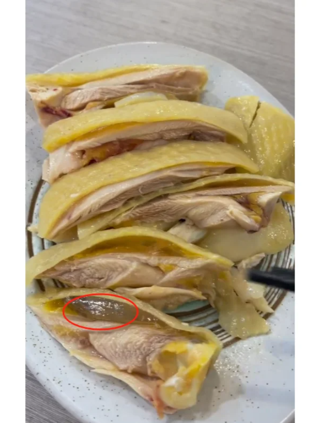 白切鸡上怎么有层果冻啊？