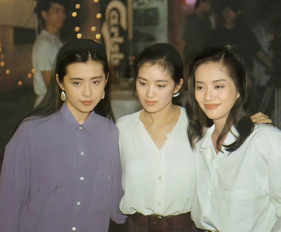 1991年，三位大明星的珍贵合影。镜头下的她们分别是24岁的王祖贤、26岁的巩俐